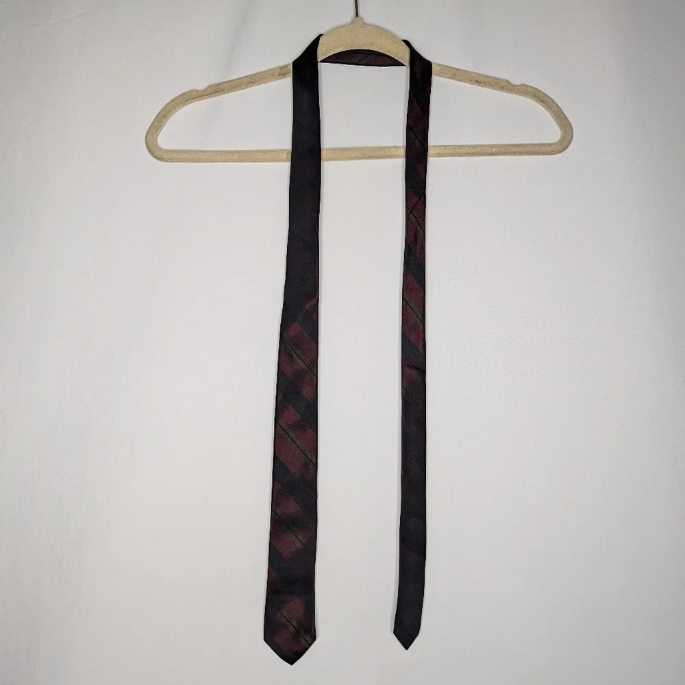 Beau Brummell Men's Vintage Y2K Black Red Stripe Silk Skinny Tie